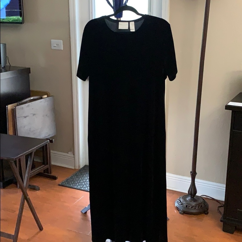Long Black Velvet Dress. XL. Ultra flattering.
